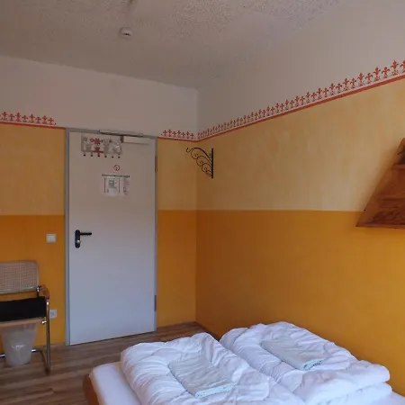 Max Hostal *